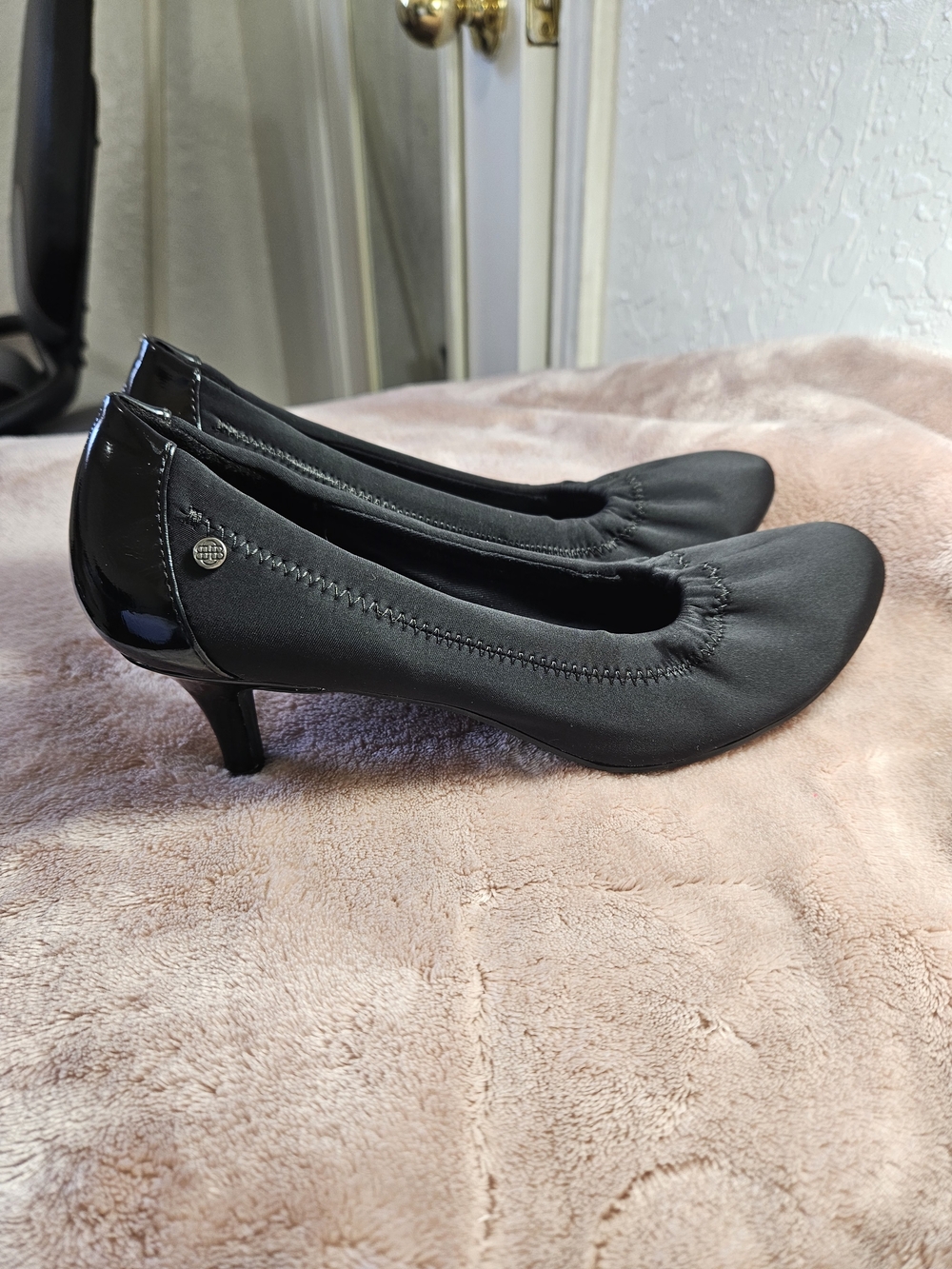 Dana Buchman Black Women's-Size 8.5 US, Low Heel Pumps